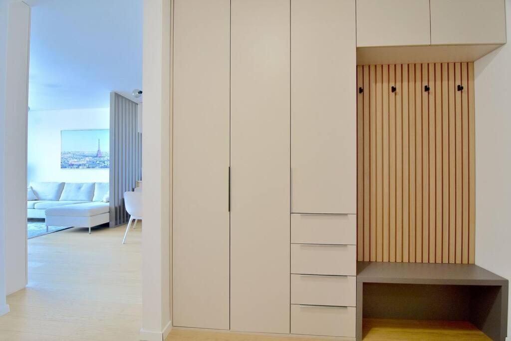 Downtown Charm With Free Parking Spot Apartment บราติสลาวา ภายนอก รูปภาพ