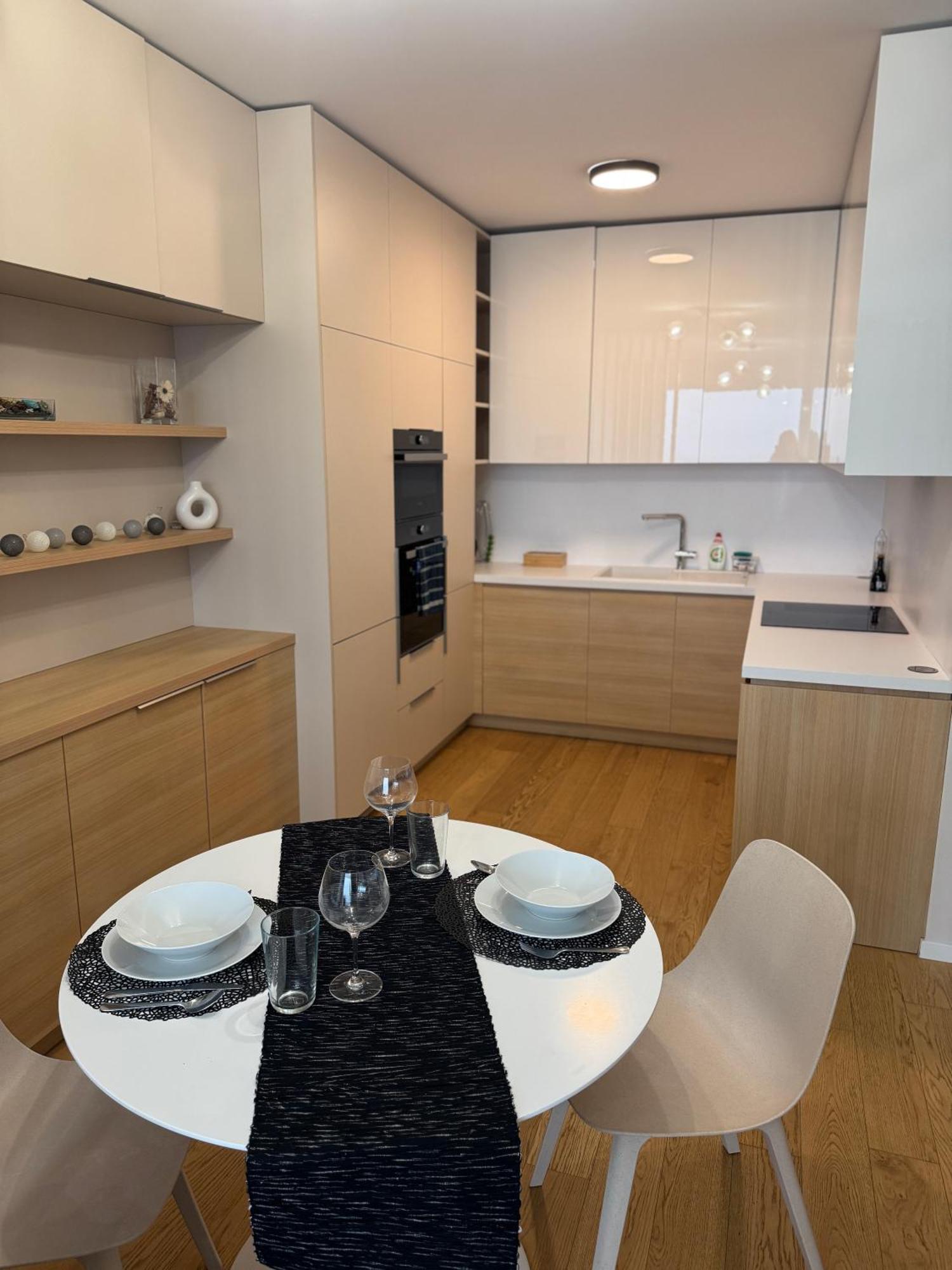 Downtown Charm With Free Parking Spot Apartment บราติสลาวา ภายนอก รูปภาพ
